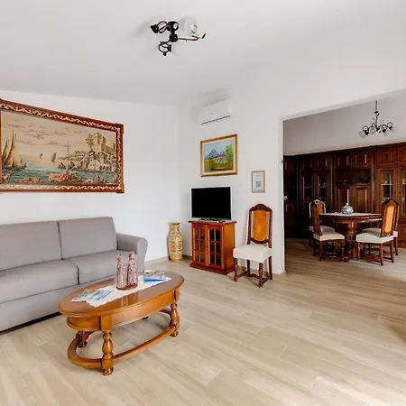 Vakantiehuis With Garden And Air Conditioning *