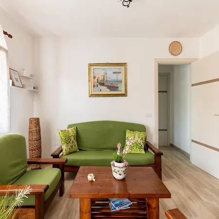 With Garden And Air Conditioning *