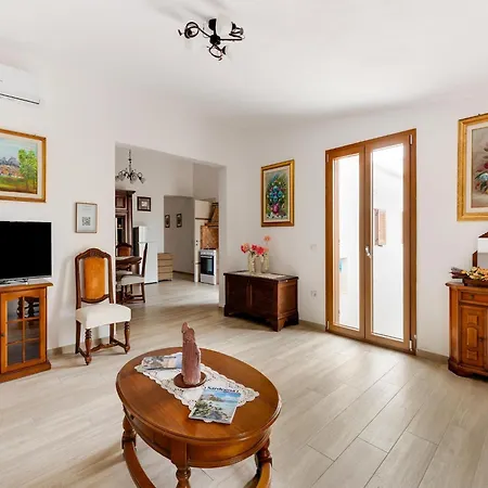 Vakantiehuis With Garden And Air Conditioning