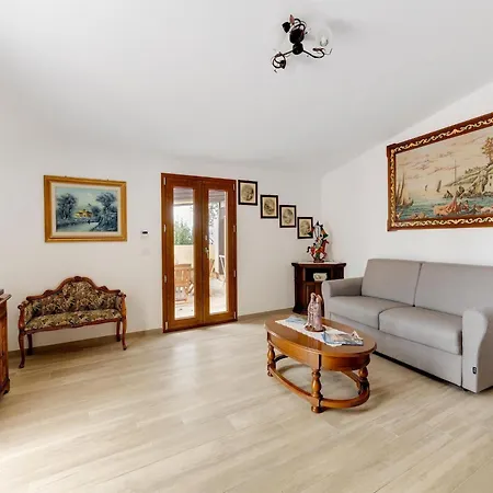 With Garden And Air Conditioning *