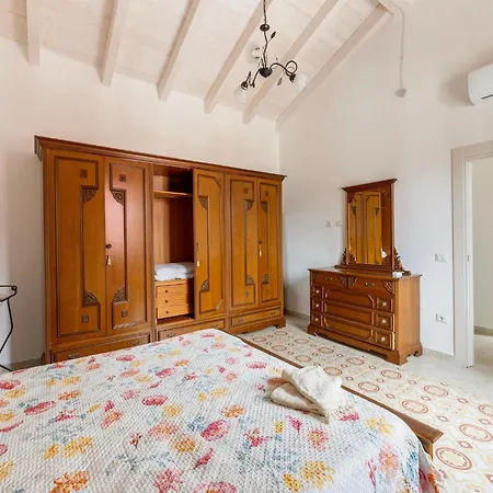 Vakantiehuis With Garden And Air Conditioning *