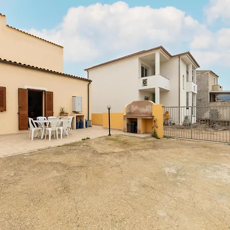With Garden And Air Conditioning Vakantiehuis