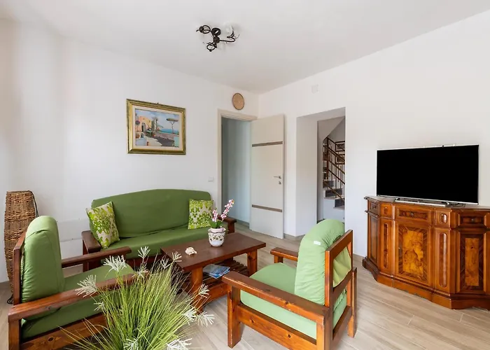 Vakantiehuis Detached With Garden And Air Conditioning
