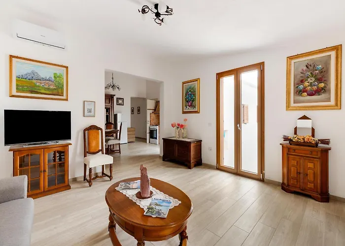 Vakantiehuis Detached With Garden And Air Conditioning