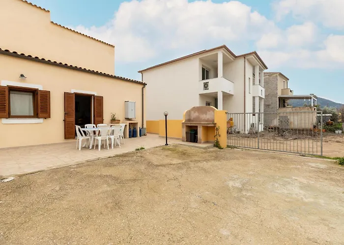 Detached With Garden And Air Conditioning Holiday home